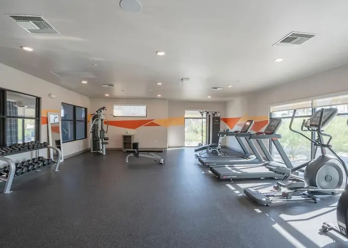 Prime Spot With Pool Gym Balcony Wd Parking