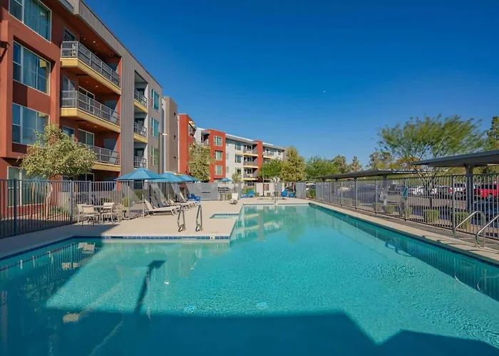 Prime Spot With Pool Gym Balcony Wd Parking Apartment