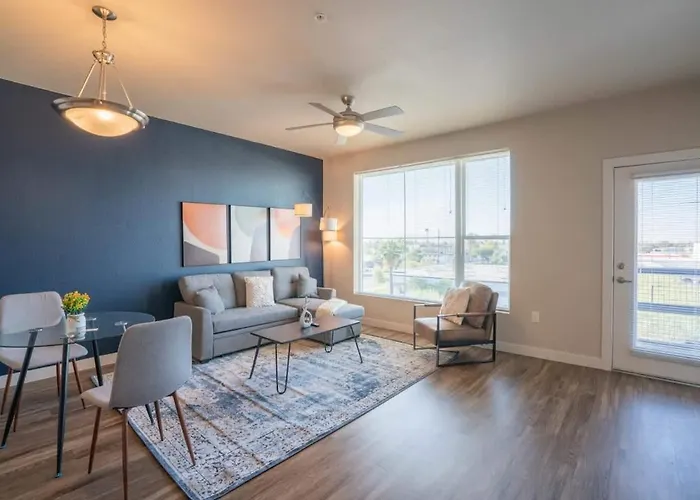 Prime Spot With Pool Gym Balcony Wd Parking Apartment