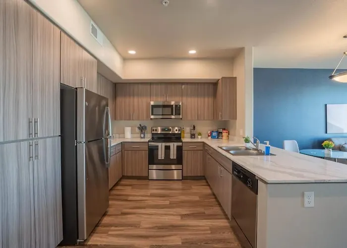 Apartment Prime Spot With Pool Gym Balcony Wd Parking
