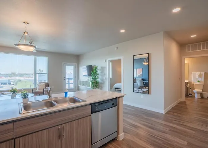 Prime Spot With Pool Gym Balcony Wd Parking