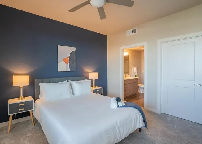Prime Spot With Pool Gym Balcony Wd Parking Apartment
