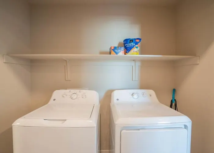 Apartment Prime Spot With Pool Gym Balcony Wd Parking *